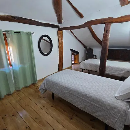 Casa La Fuencisla 펜션 *